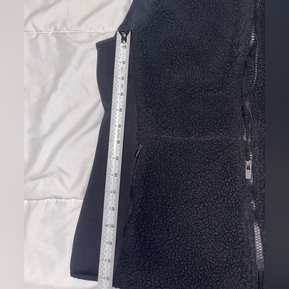 Fabletics Sedona Fleece Vest Size L in Black Sherpa Puffer - Picture 6 of 8